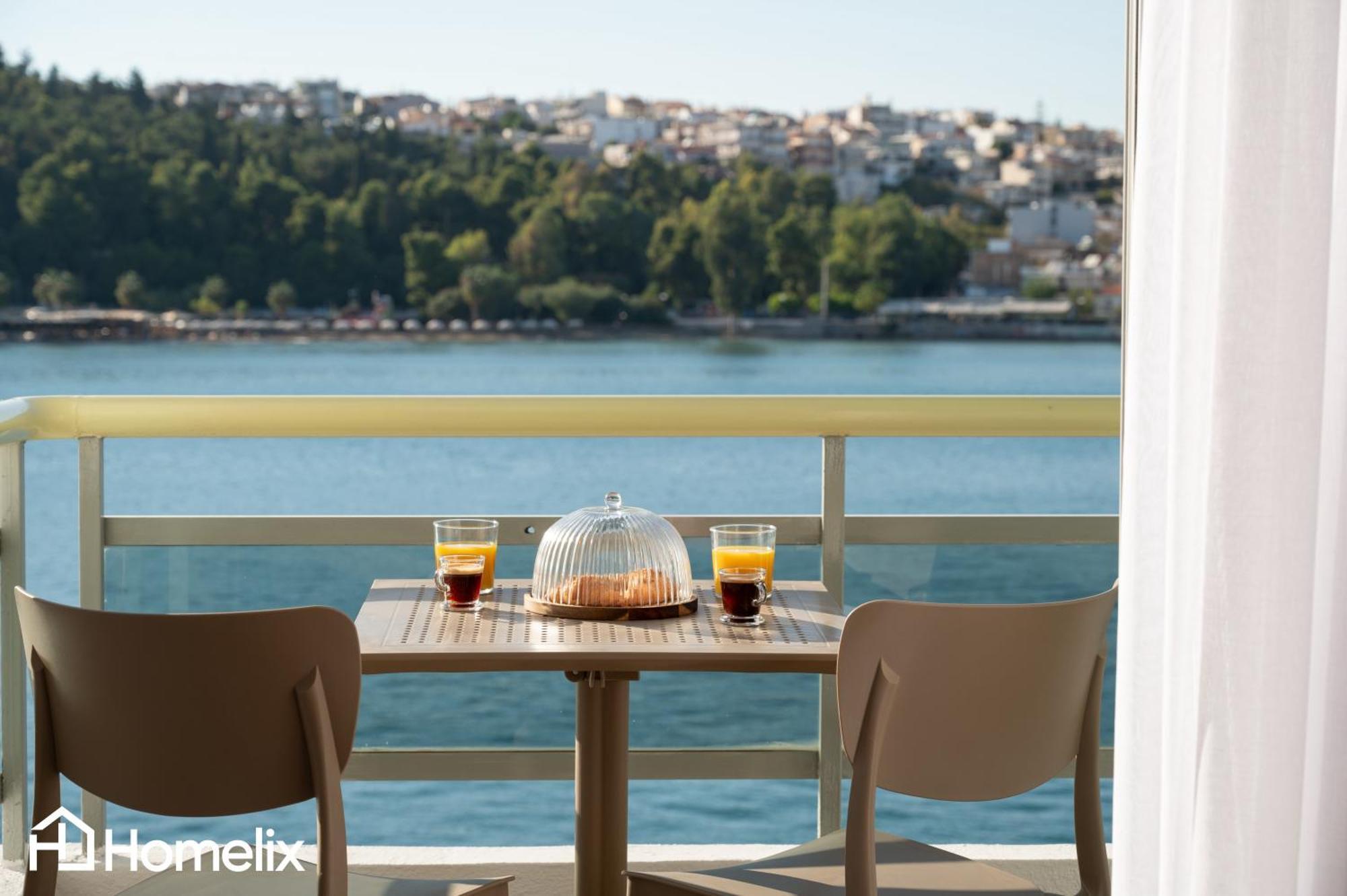 Amaya - Sea View Suites Халкида Экстерьер фото