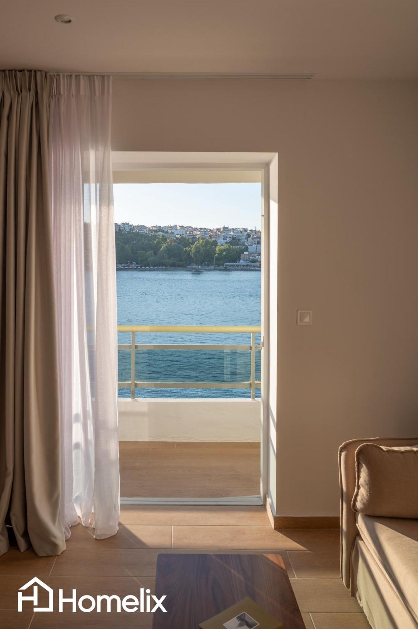 Amaya - Sea View Suites Халкида Экстерьер фото