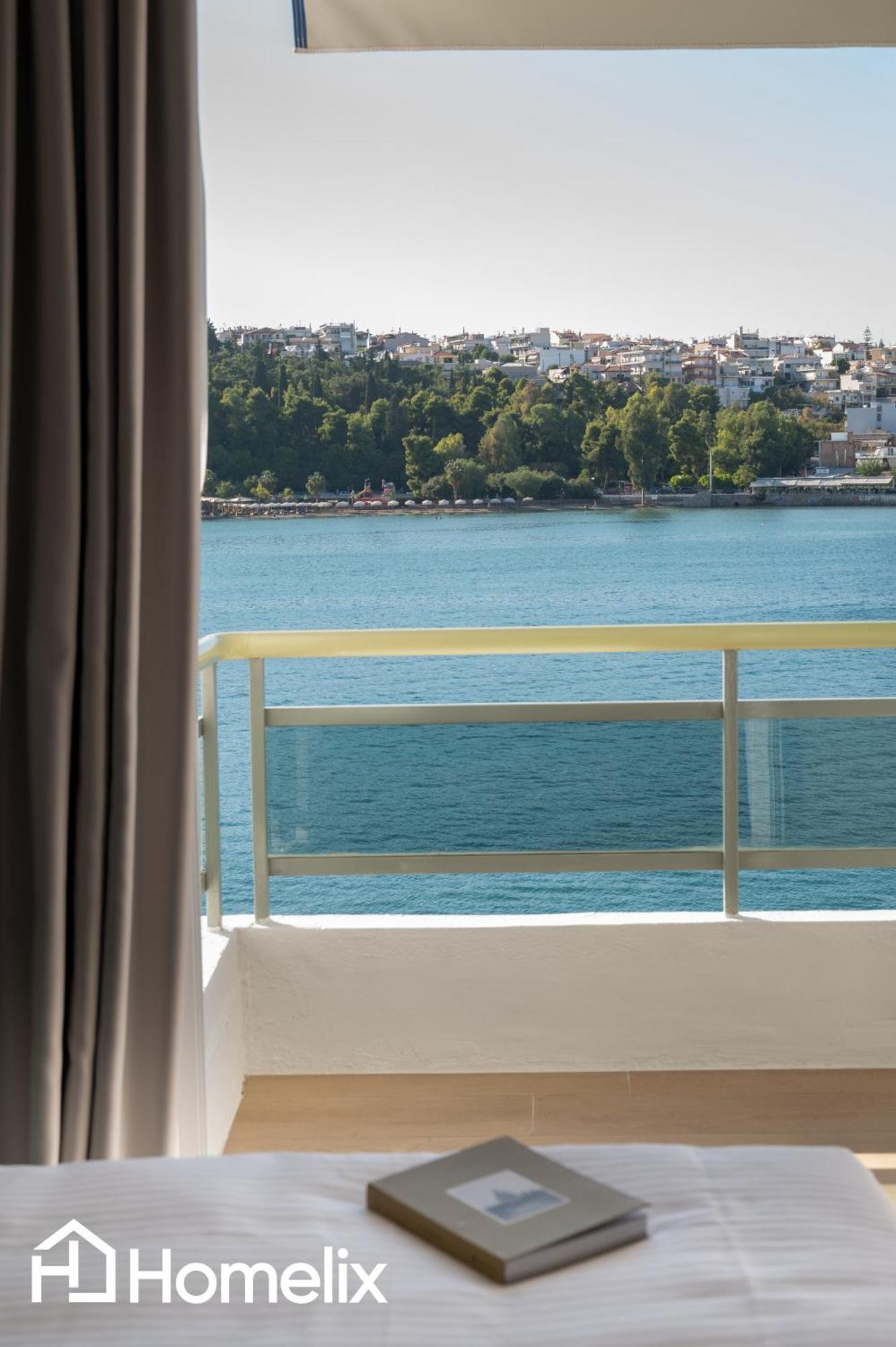 Amaya - Sea View Suites Халкида Экстерьер фото